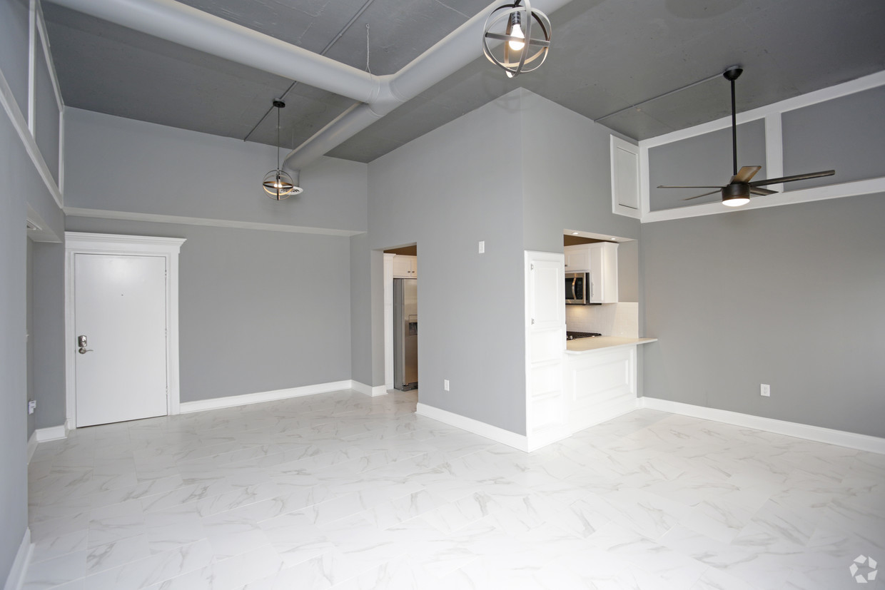 plaza-house-kansas-city-mo-1br-1ba—east-facing-vaulted-ceilings75 (2)