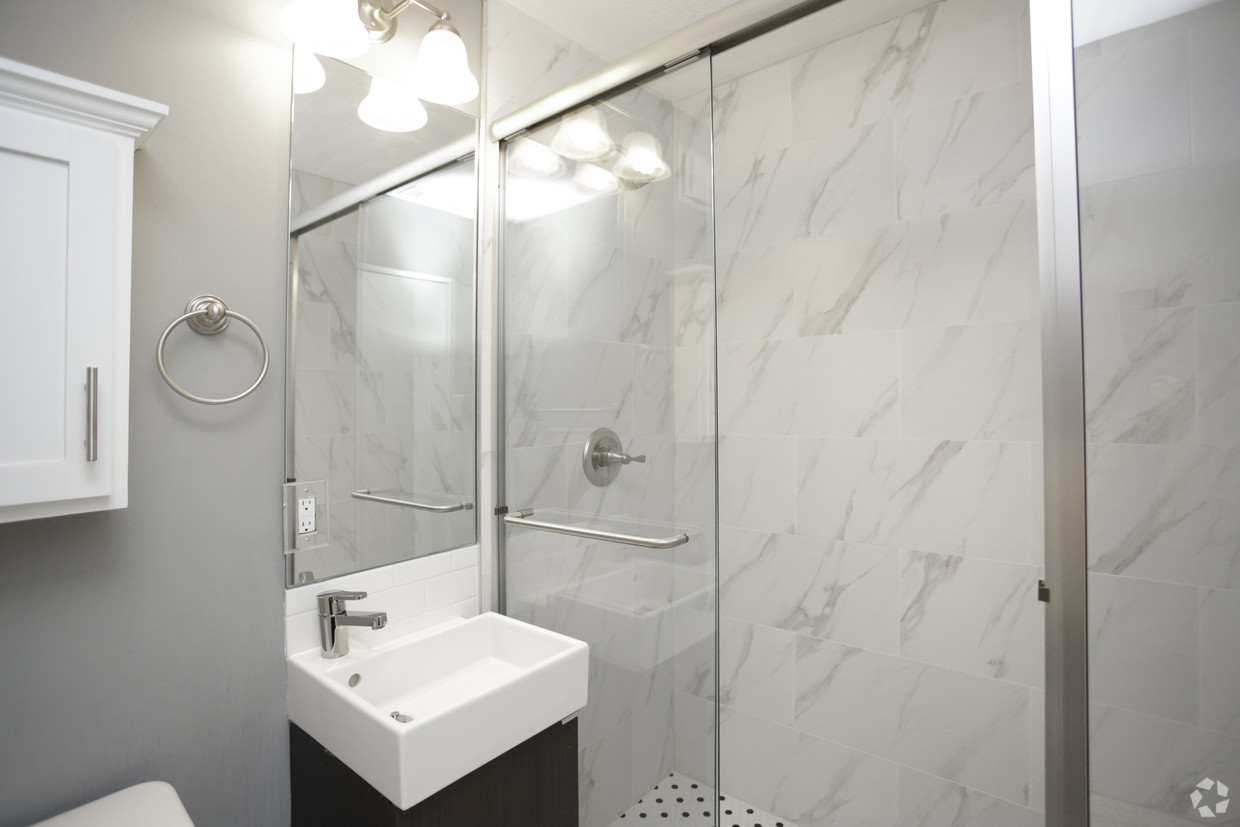 plaza-house-kansas-city-mo-1br-1ba—east-facing-vaulted-ceilings75 (4)