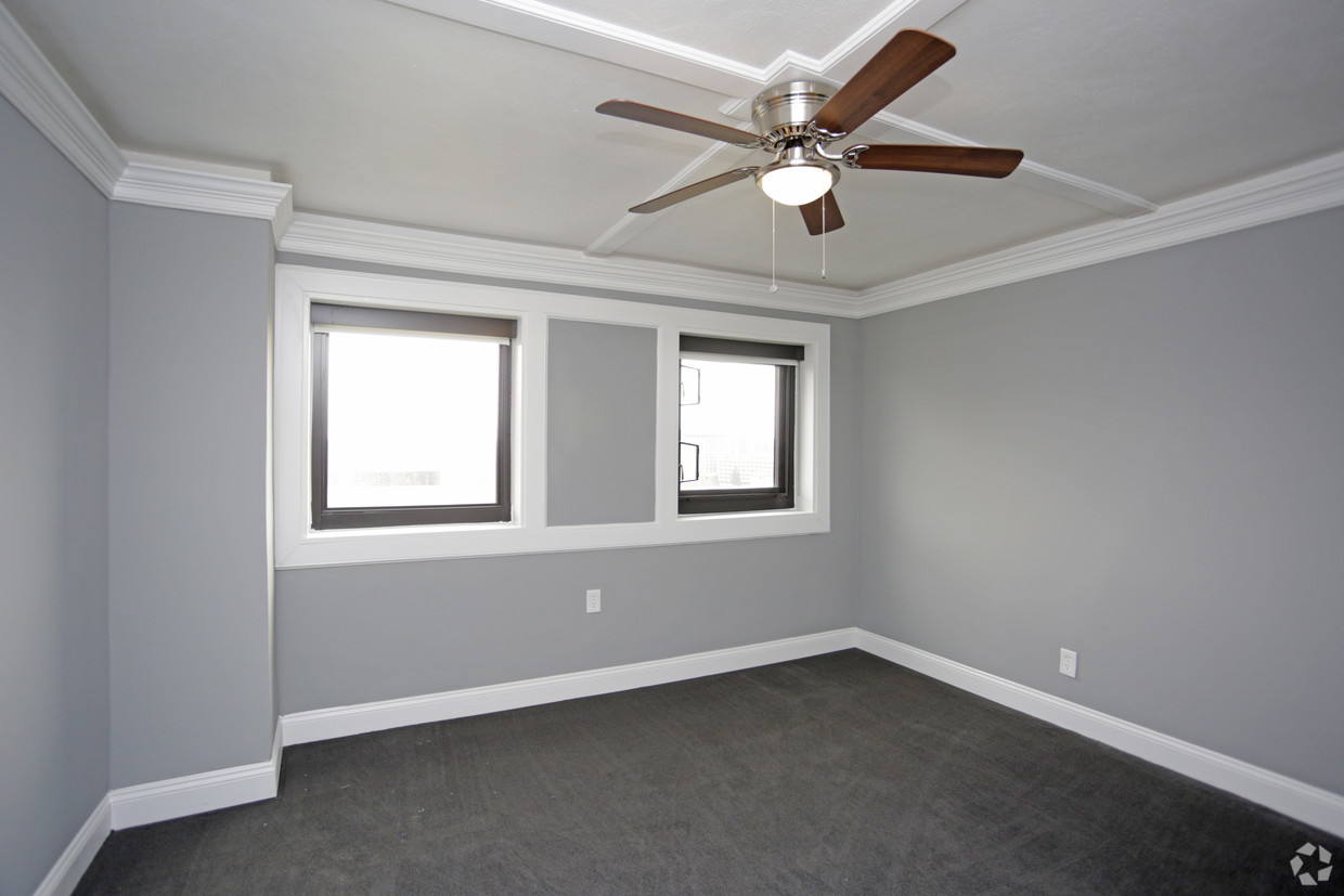 plaza-house-kansas-city-mo-1br-1ba—east-facing754-sf (5)