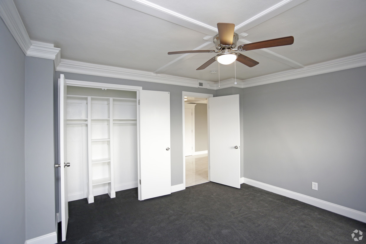 plaza-house-kansas-city-mo-1br-1ba—east-facing754-sf (7)