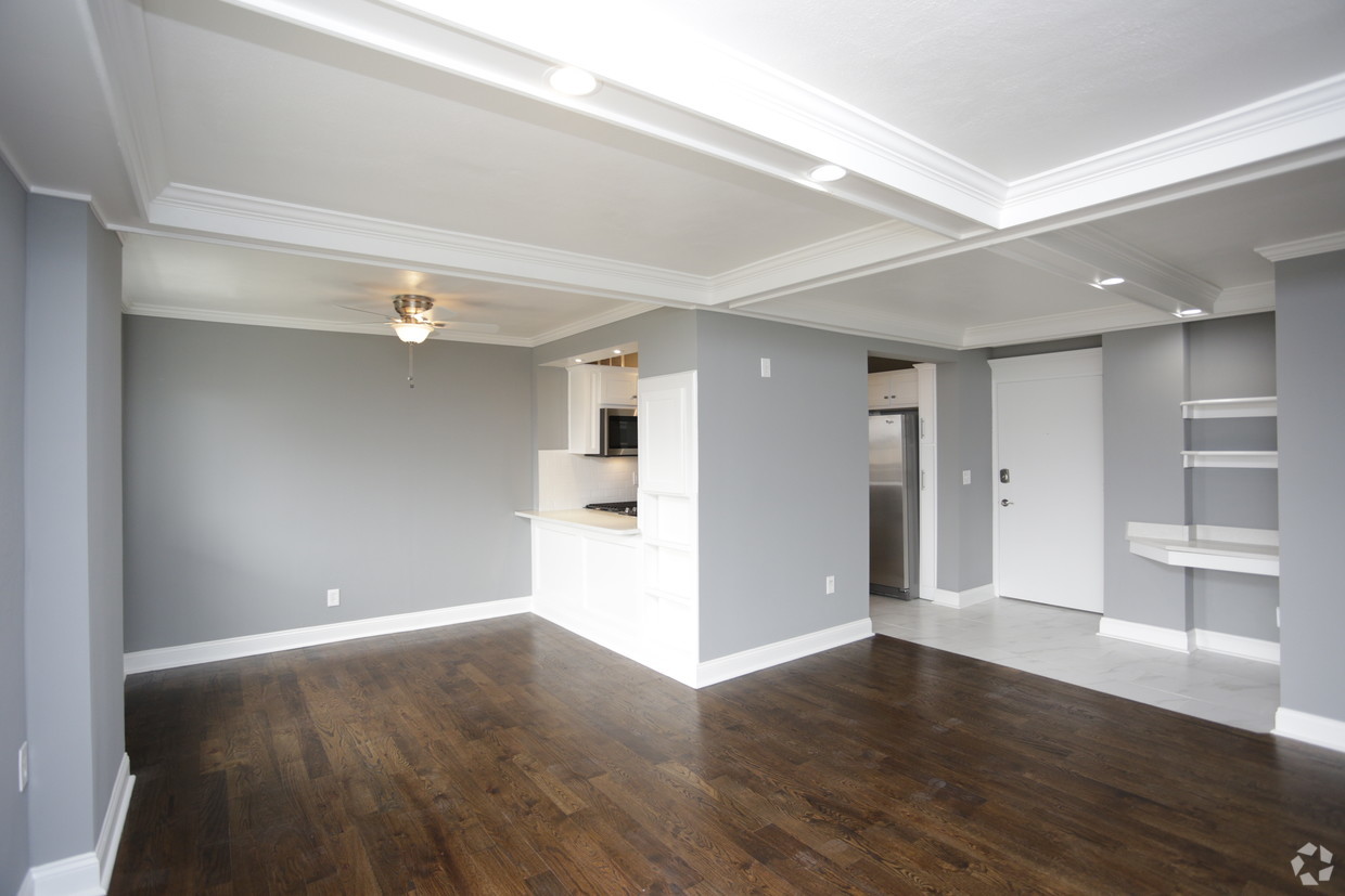 plaza-house-kansas-city-mo-2br-2ba—east-facing990-sf (1)