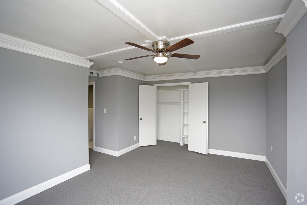 plaza-house-kansas-city-mo-2br-2ba—east-facing990-sf (8)