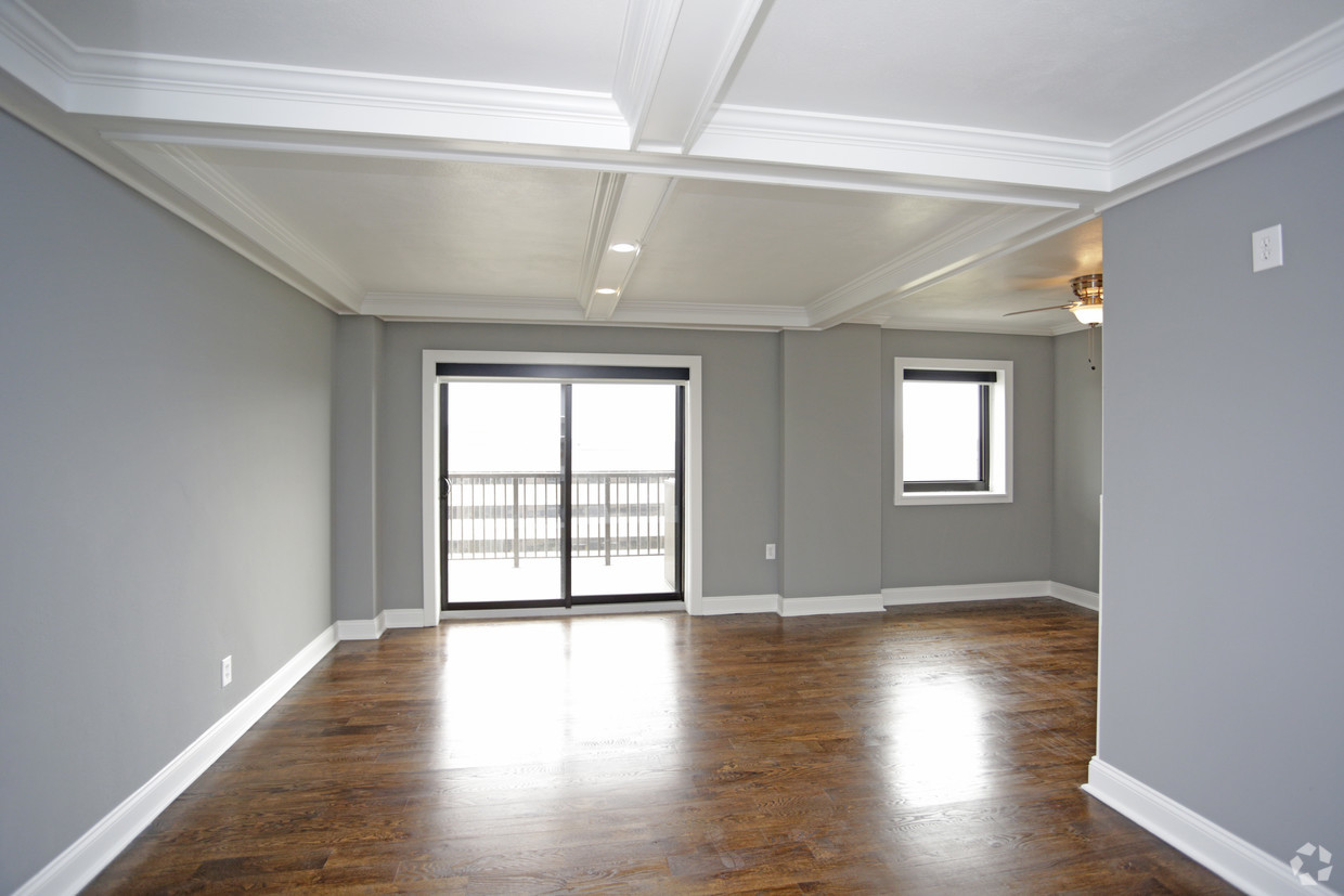 plaza-house-kansas-city-mo-2br-2ba—east-facing990-sf